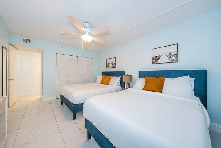 Vacation rental for 8 people, with pool and balcony in Indian Shores