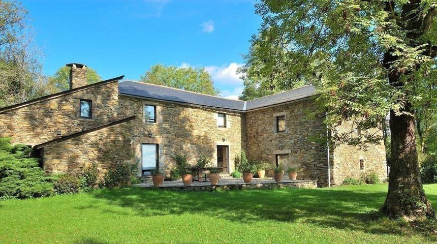 Gîte pour 9 personnes, avec terrasse et sauna ainsi que jacuzzi et piscine à Paulinet