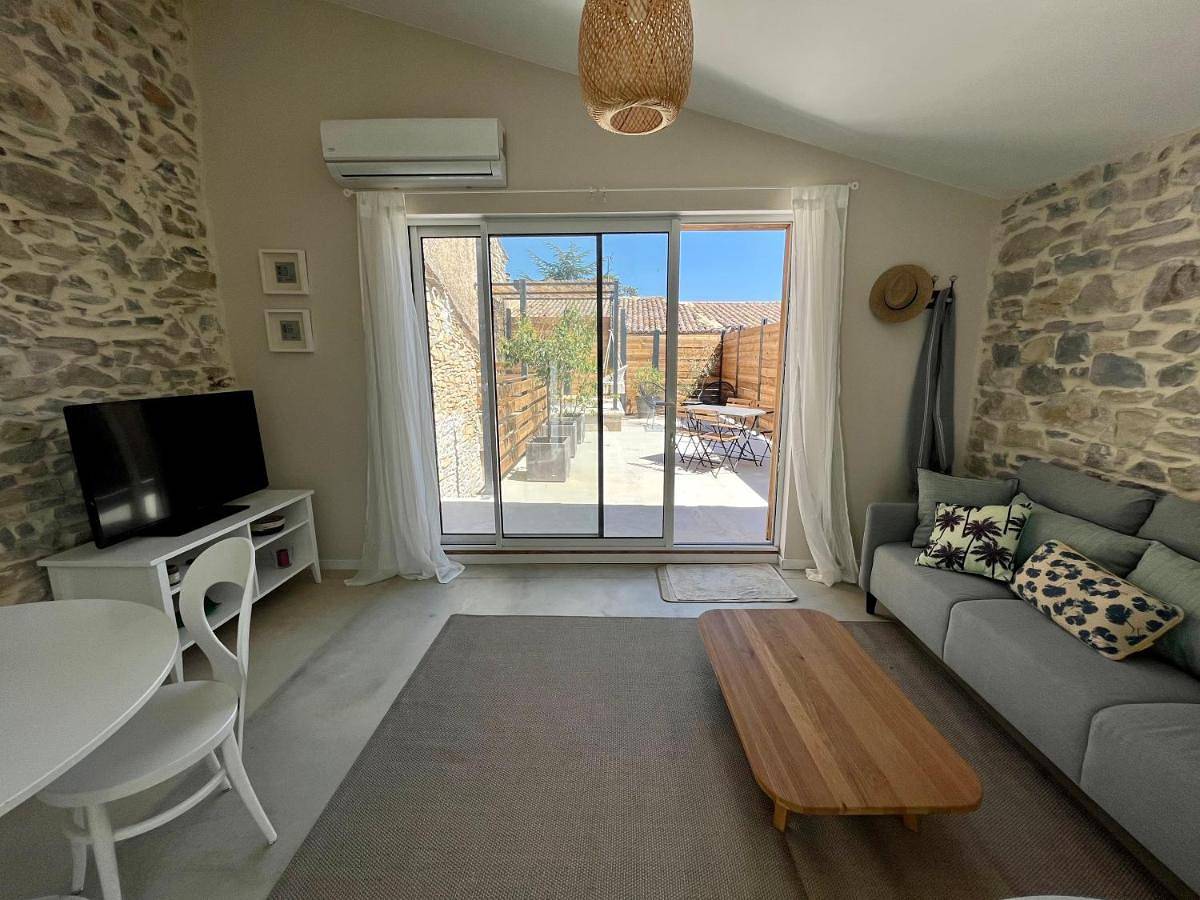 Appartement entier, Appartement cosy avec terrasse in Saint-Gervasy, Région de Nîmes