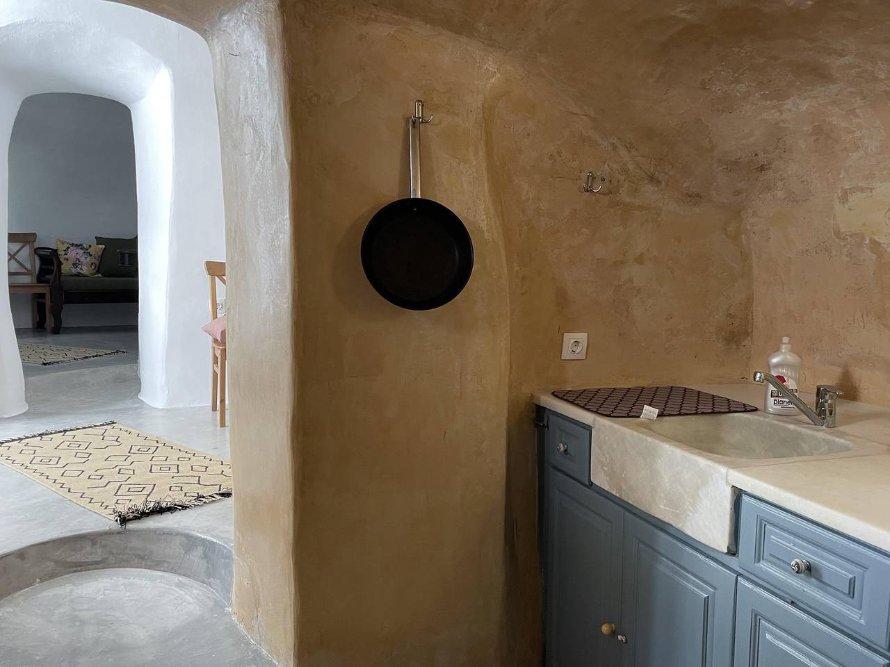 Fira 2-Bed Villa, Sleeps 5 with Outdoor Hot Tub in Firostefani, Thera