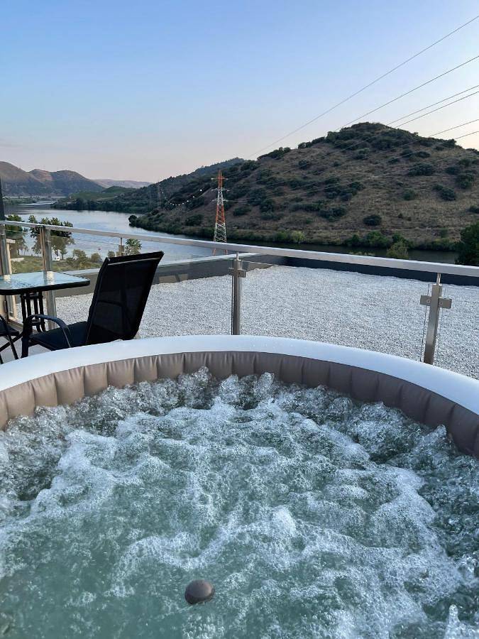 Maison d’hôte pour 2 personnes, avec jacuzzi et jardin dans Foz do Sabor