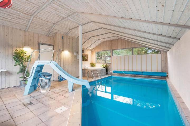Villa für 10 Personen, mit Whirlpool und Sauna sowie Balkon/Terrasse und Pool, mit Haustier an der Westküste Dänemarks - 2