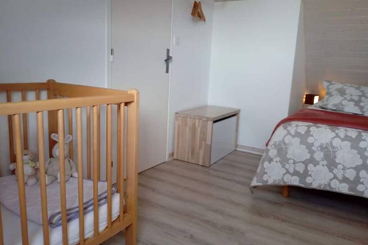 Walking distance to the beach, with a nice wiev on the see and the country. in Locmaria, Côte des Mégalithes