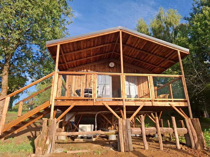 Gîte pour 5 personnes, avec terrasse ainsi que piscine et vue, animaux acceptés à Sadroc