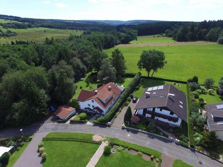 Ferienhaus für 4 Personen, mit Balkon und Whirlpool sowie Garten und Sauna in Holzminden