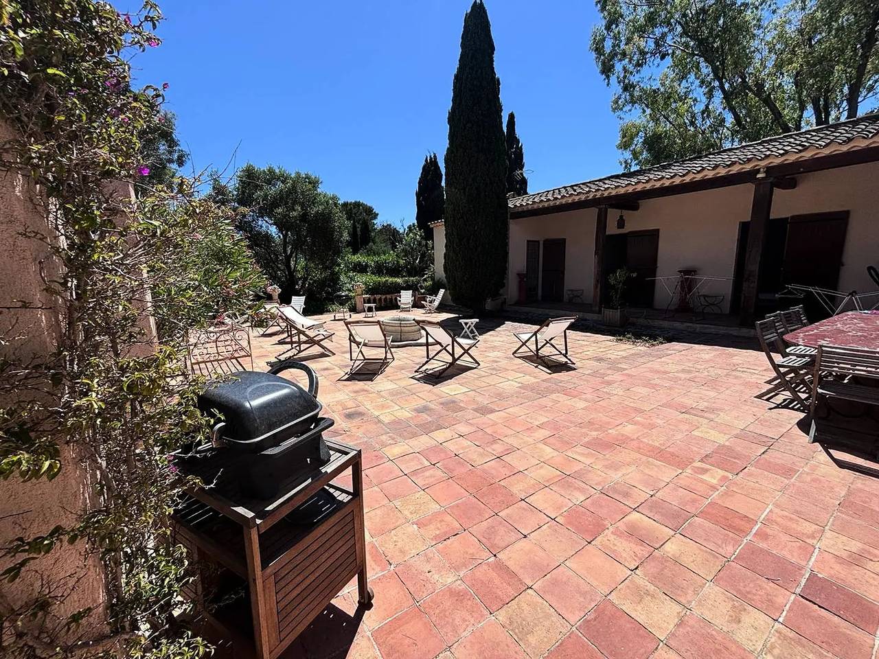 Spacious villa close to the centre of the village and the sea in Hyeres, Mediterranean Coast (France)