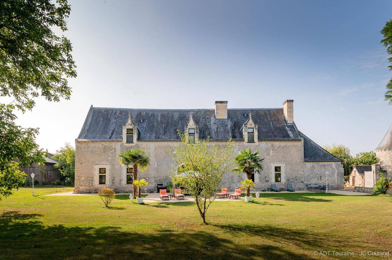 Double Room with Private Bathroom in Hommes, Région de Tours