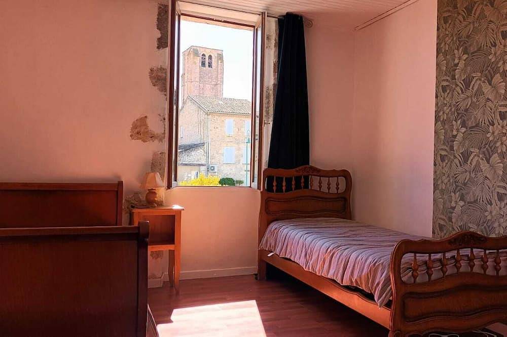 Maison Typique Gasconne de Village Avec Jardin in La Romieu, Gers