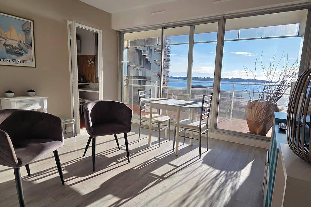 Appartement entier, Joli Studio avec Grand Balcon vue mer en plein centre de Concarneau in Concarneau, Région de Quimper
