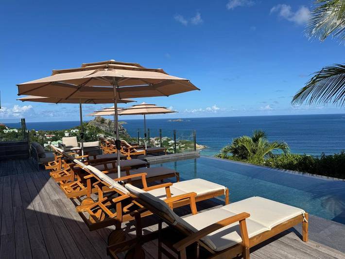 Location de vacances pour 3 personnes, avec balcon ainsi que piscine et vue dans Saint-Barthélemy