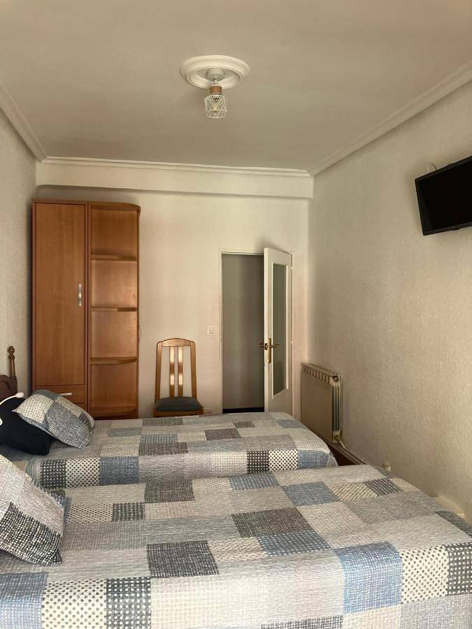 Apartamento entero, Three-Bedroom Apartment in Pamplona, Provincia de Navarra