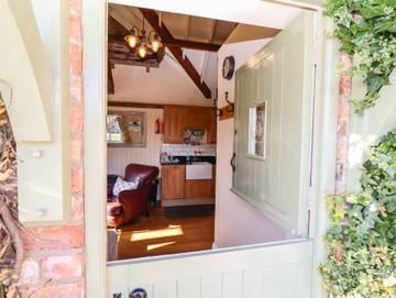 Log Cabin for 2 People in Burgh le Marsh, Lincolnshire, Photo 2