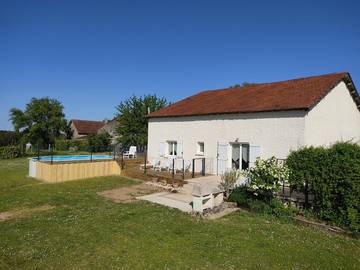 Gîte pour 4 personnes, avec vue ainsi que jardin et piscine à Plazac