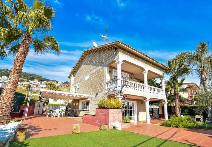 Ferienhaus für 9 Personen, mit Terrasse und Garten in Pineda de Mar - 2