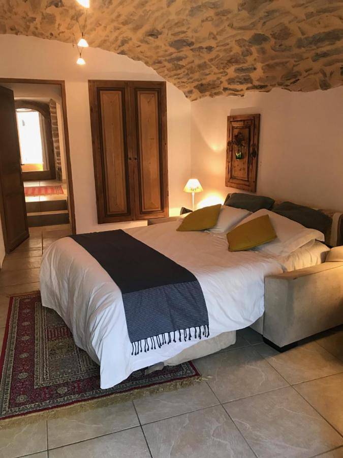 Location de vacances pour 3 personnes, avec vue et jardin, adapté aux familles à Vesseaux - 4