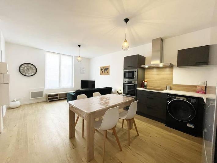 Gîte pour 3 personnes, avec terrasse à Magné