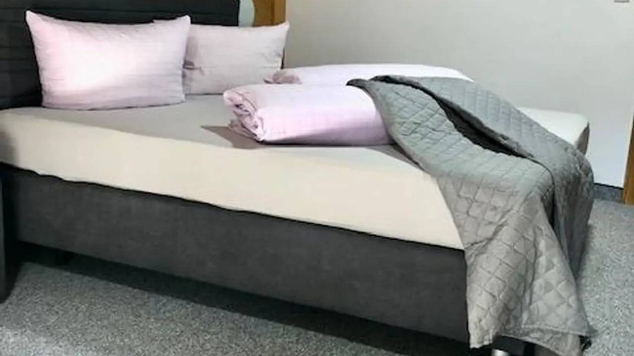 Doppelzimmer für 2 Personen (20 m²) in Jerzens in Jerzens, Bezirk Imst