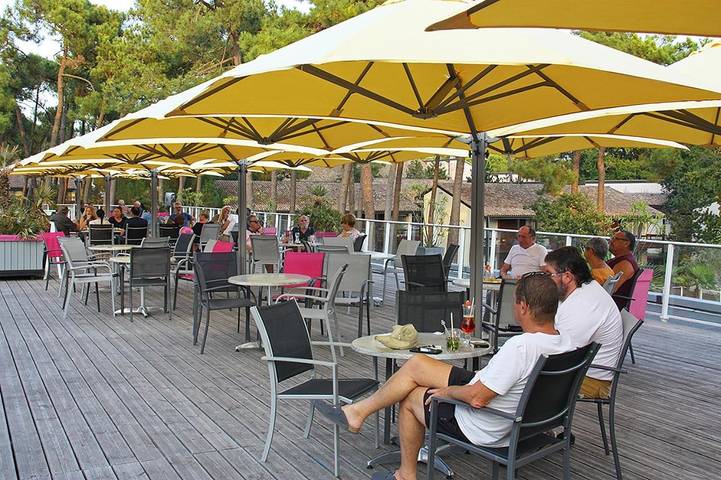 Parc de vacances pour 2 personnes, avec piscine et bassin pour enfant ainsi que terrasse et jardin, animaux acceptés dans Ronce-les-Bains - 3