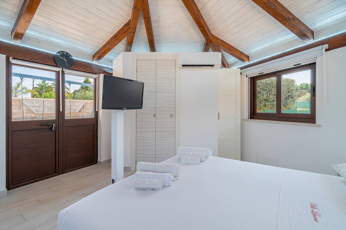 Entire studio, Studio 'Luana' with Mountain View, Wi-Fi and Air Conditioning in Noto, Noto region