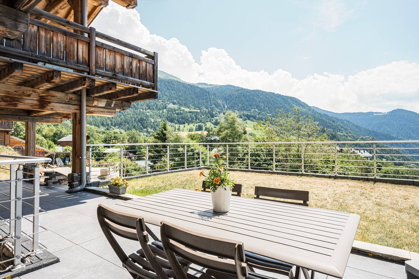 Gehele studio, Studio Appartement 'De Charme Montagne' met Uitzicht op de Bergen, Privé Terras en Wifi in Notre-Dame-du-Pré, Savoie
