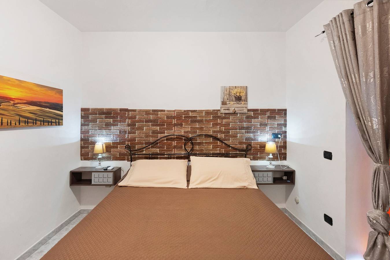 Zimmer 'Camera Doppia Dell'Arco Romano' mit privater Terrasse, Wlan und Klimaanlage in Pozzuoli, Neapel Provinz