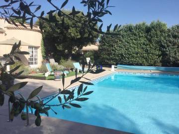 Maison d’hôte pour 3 personnes, avec vue ainsi que piscine et jardin, animaux acceptés à Lorgues