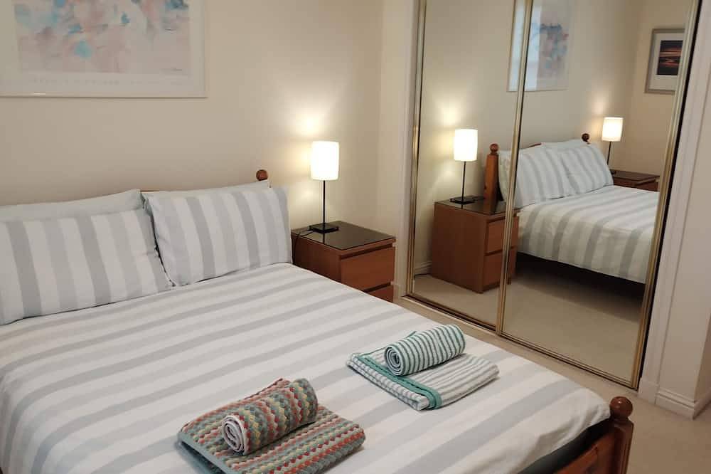 Entire apartment, Central 2-Bedroom Apartment with private parking - home from home in Leith, Edinburgh
