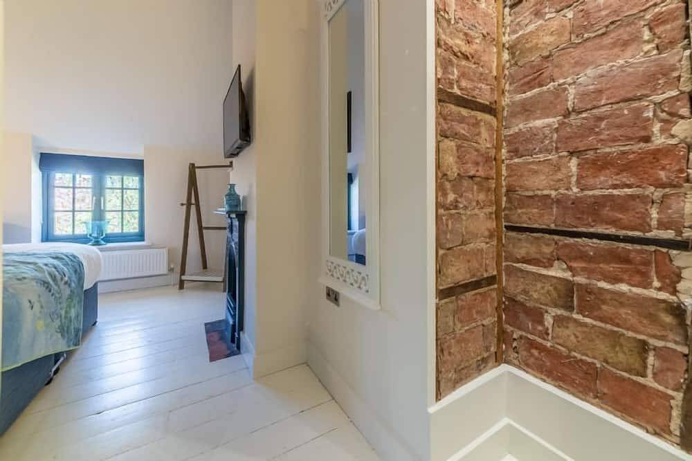 No. 33 Cottage 2, Thornham, Norfolk in Thornham, Norfolk Coast