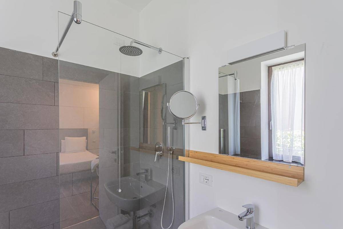 Insula Felix - Deluxe Double or Twin Room in Moniga del Garda, Garda Mountains