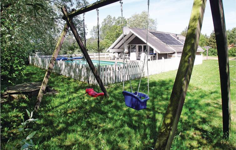 Ferienhaus für 8 Personen mit Pool in Bork Havn, Ringkøbing Fjord