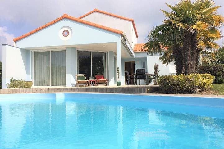 Gîte pour 9 personnes, avec terrasse et jardin, animaux acceptés aux Les Sables-d'Olonne