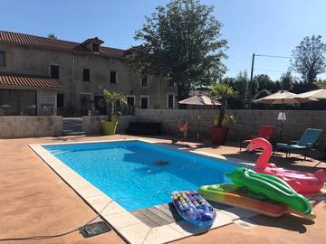 Gîte pour 8 personnes, avec piscine et jacuzzi dans l' Isère