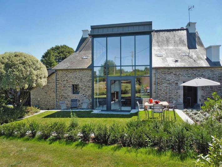 Location de vacances pour 8 personnes, avec Terrasse et Sauna à Landeleau