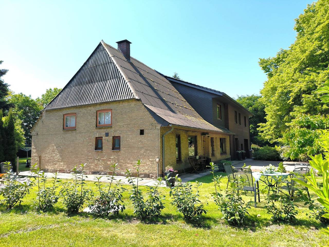 Ganze Ferienwohnung, Fewo zwischen den Meeren: schöne Fewo mit Garten - Ferienwohnung zwischen den Meeren in Dörpstedt, Eider-Treene-Sorge