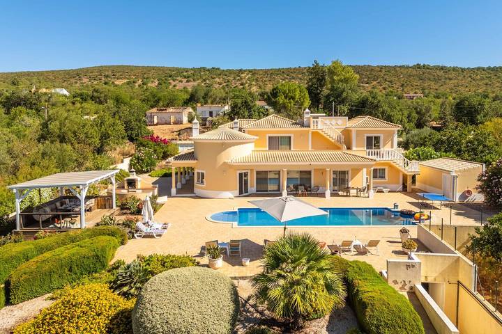 Location de vacances pour 10 personnes, avec Balcon/Terrasse ainsi que Balcon et Piscine dans Alte