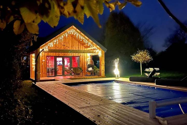 Location de vacances pour 4 personnes, avec jardin ainsi que terrasse et piscine à Quincampoix (homonymie)