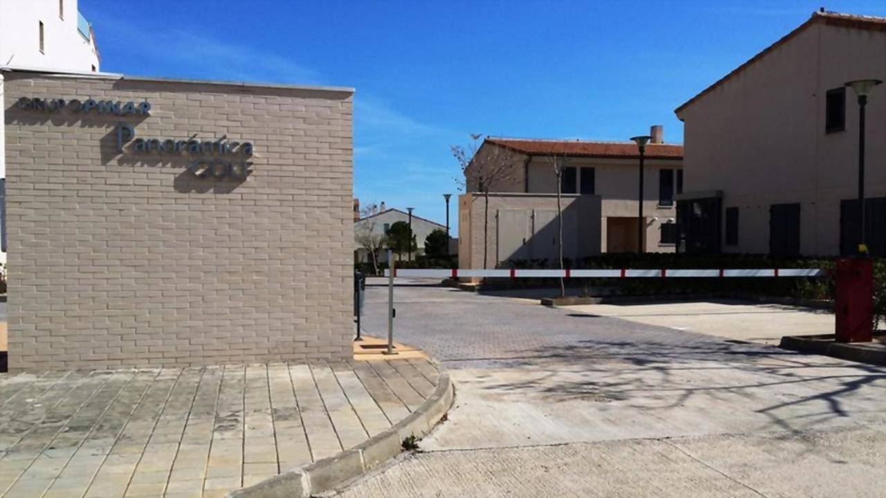Fabuloso alojamiento compuesto por 4 chalets adosados de lujo en Panorámica Golf para 28 personas piscina con Circuito Spa in Panoramica Golf (Vinaros), San Jorge