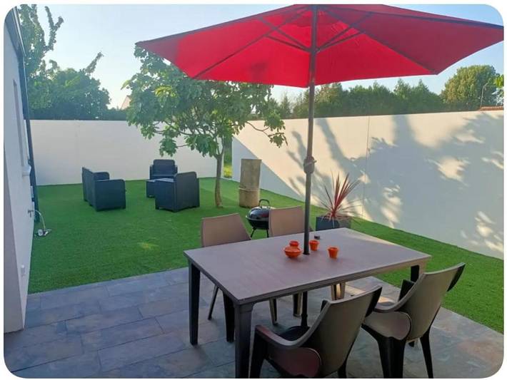 Location de vacances pour 6 personnes, avec terrasse à La Jarrie