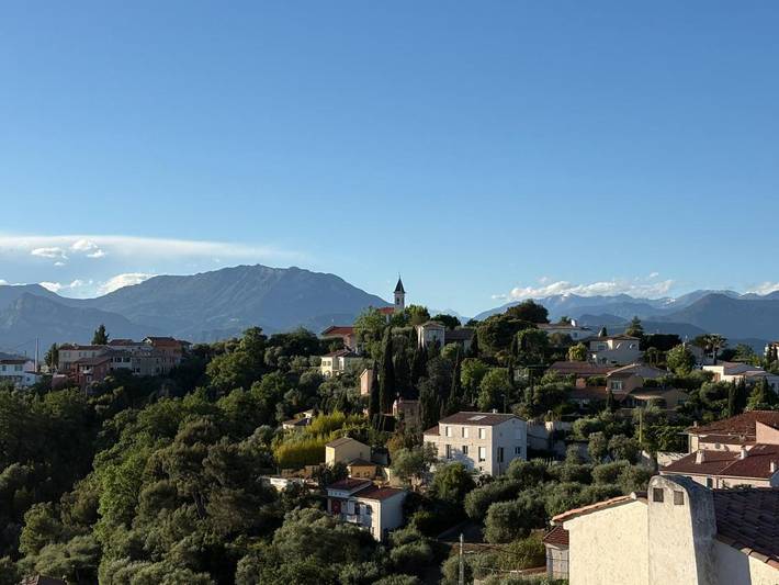 Location de vacances pour 12 personnes, avec jardin ainsi que vue et terrasse à Colomars - 3