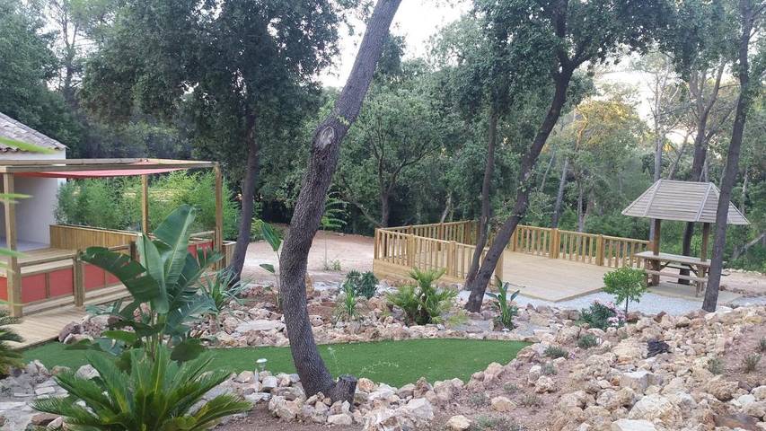 Location de vacances pour 4 personnes, avec vue ainsi que jardin et piscine, animaux acceptés à Le Muy - 4