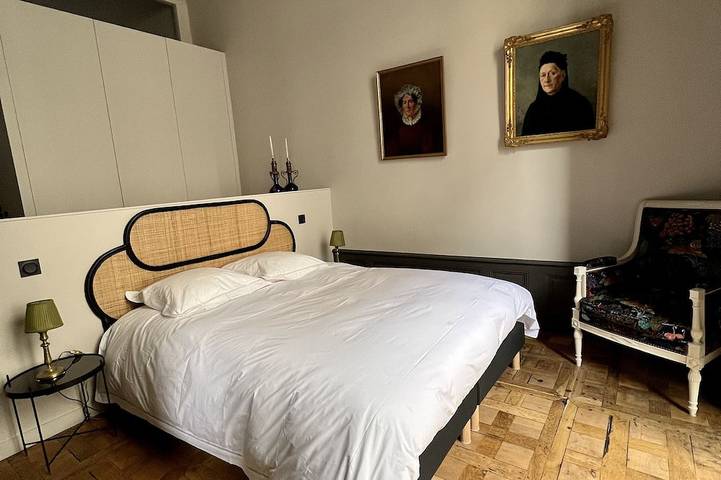 Entire apartment, Beautiful 2-room apartment, 65 m², 17th-century townhouse in Clermont-Ferrand, Volcans d'Auvergne Regional Nature Park