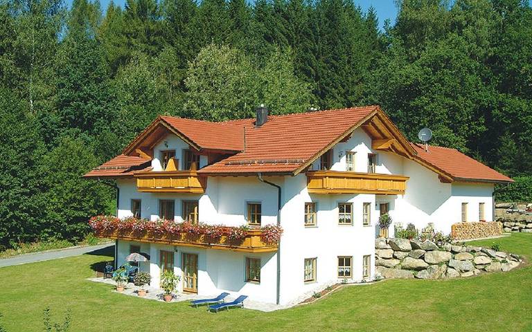 Ferienwohnung für 2 Personen, mit Balkon und Balkon/Terrasse sowie Terrasse und Garten in Arnbruck