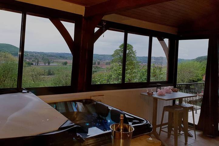 Location de vacances pour 2 personnes, avec Jacuzzi ainsi que Terrasse et Jardin à Bézenac