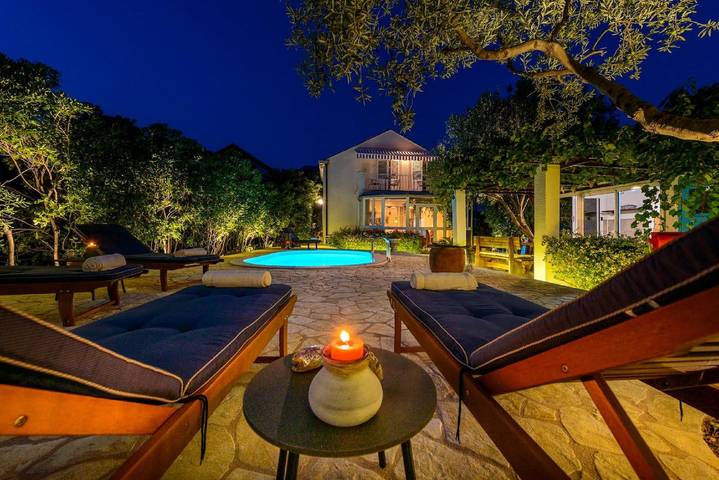 Villa pour 8 personnes, avec jardin et balcon à Srebreno - 3