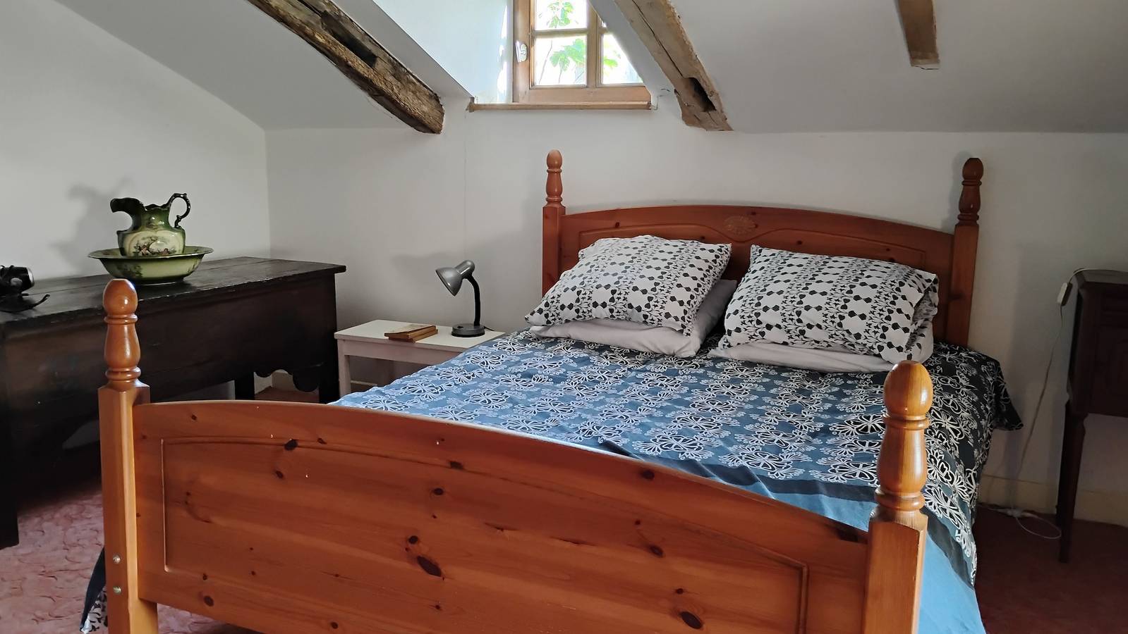 Gîte pour 2 personnes avec vue sur le lac in Rancon, Région de Bellac
