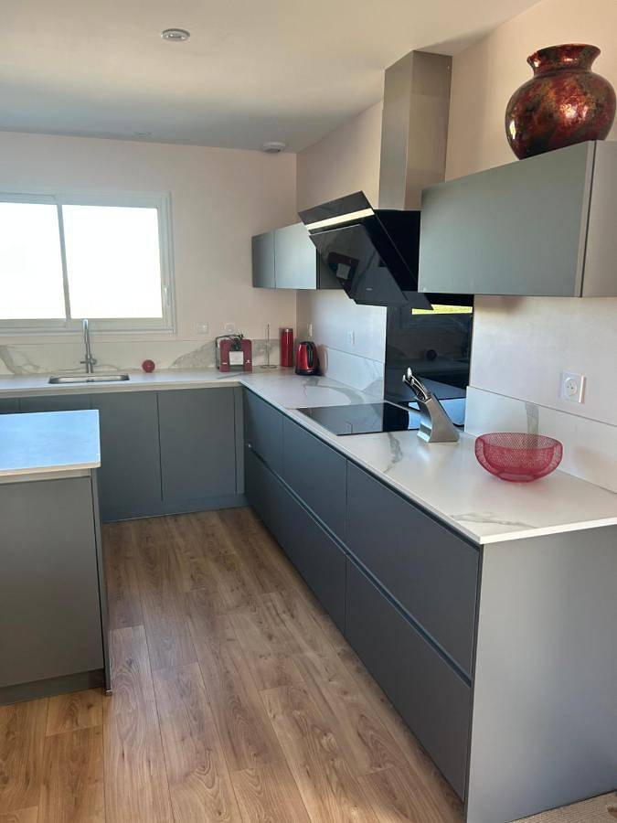Location de vacances pour 6 personnes, avec Terrasse ainsi que Jardin et Piscine à Charron - 2