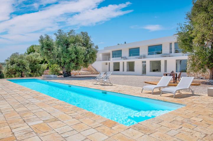 Villa per 12 persone, con giardino e balcone a Carovigno