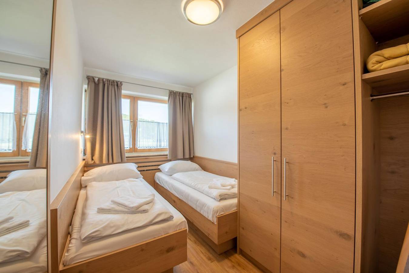 Entire apartment, Cozy apartment with mountain view and close to the slopes in the Zillertal Arena in Hochkrimml, Krimml