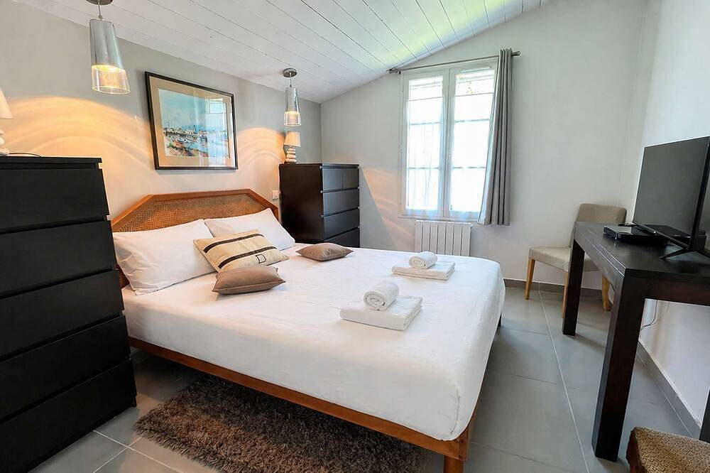 Superb architect villa with heated swimming pool in Loix, Ile de Re