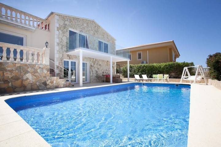 Ferienhaus für 7 Personen, mit Balkon und Terrasse sowie Garten und Pool in Sa Torre